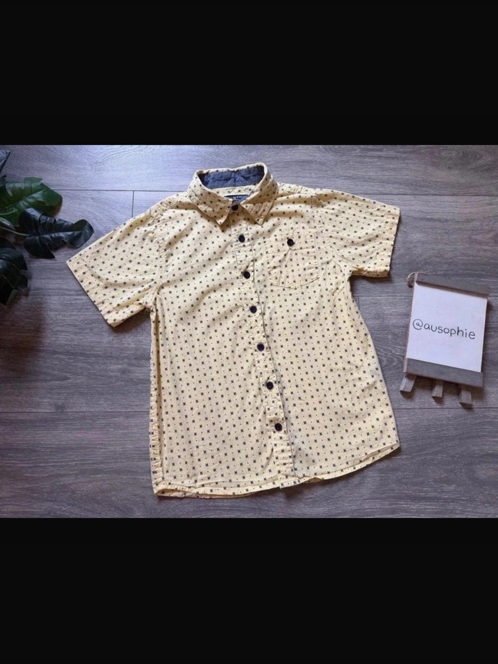 Eight Avenue Boys Button Down 100% Cotton Collared Shirt in Yellow. Size 8
